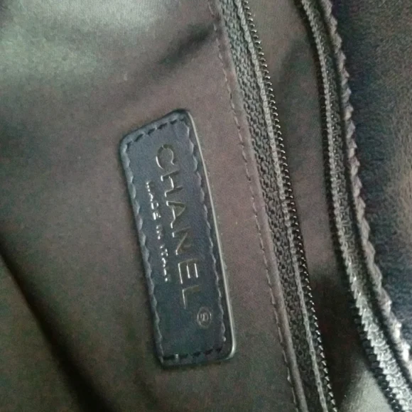 CHANEL Classic Flap Quilted Patent Bag. - Picture 6 of 16